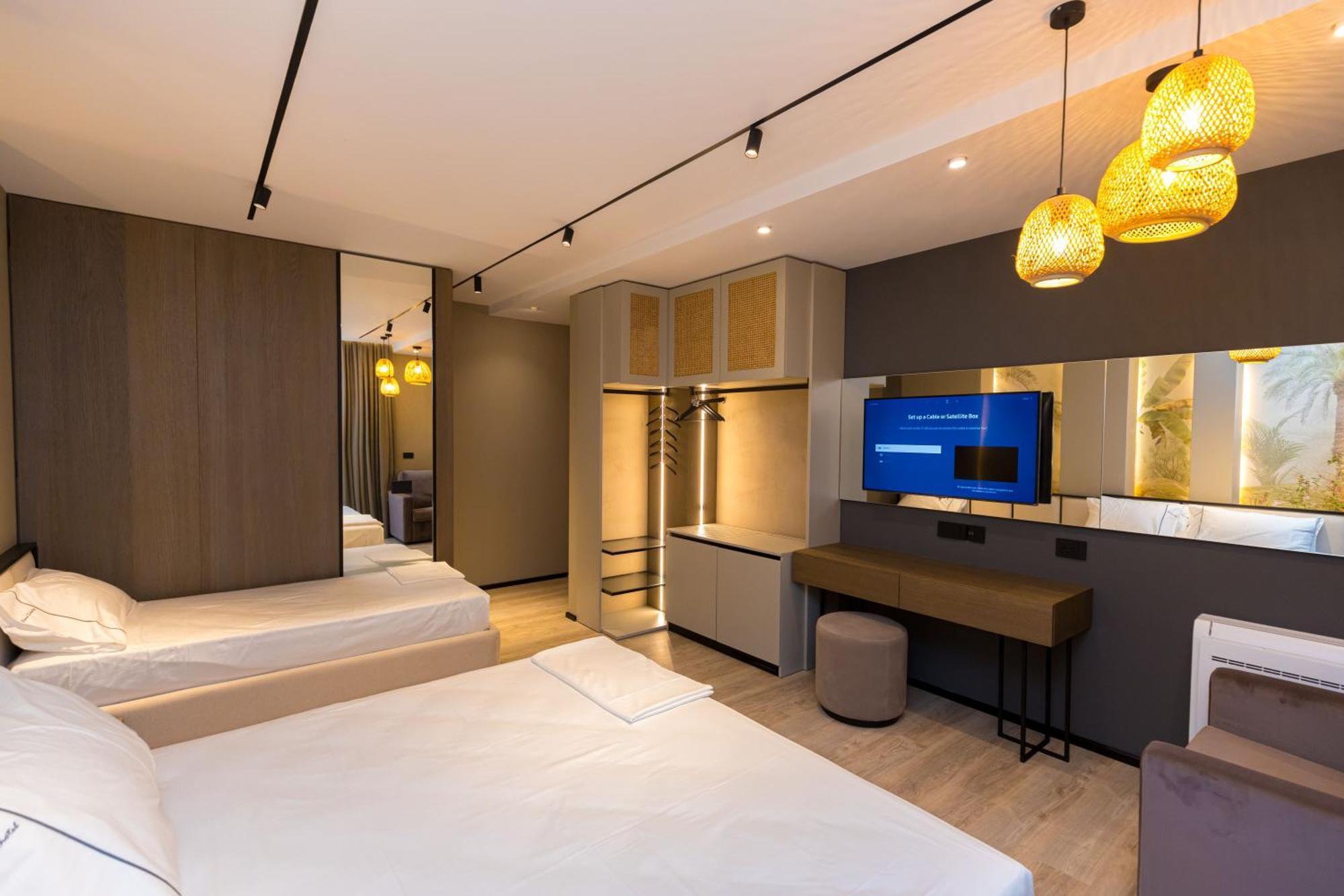 Diora'S Hotel And Apartments Влёра Экстерьер фото